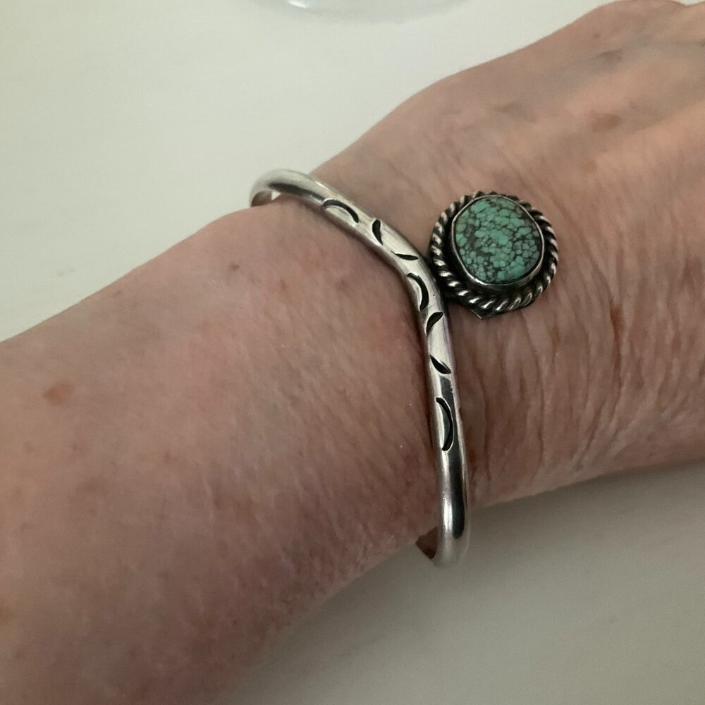 1960s Handmade Native American mountain turquoise bracelet - Picture 2 of 7